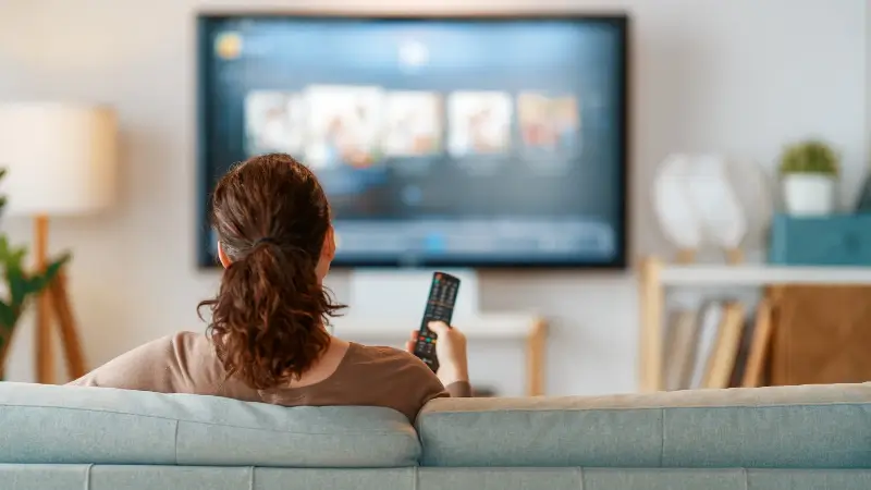 テレビを観る人